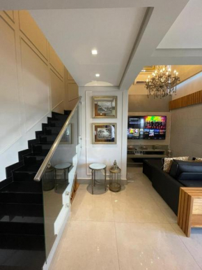 Luxury Duplex Jacuzzi Privada e Móveis Assinados